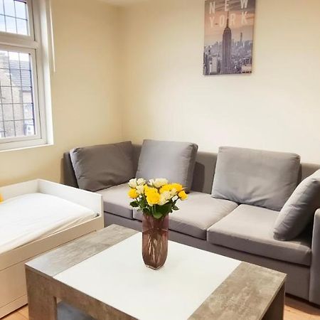 First Floor Flat 1 Northwood Apartment Лондон Екстериор снимка