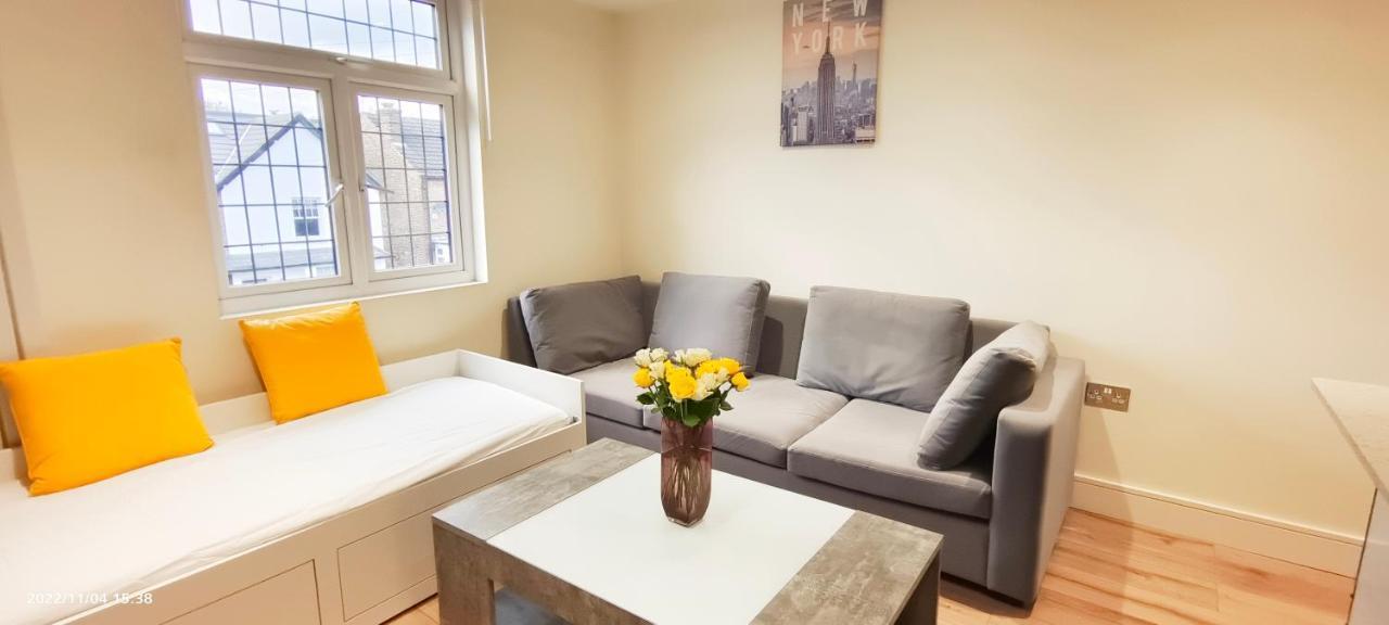 First Floor Flat 1 Northwood Apartment Лондон Екстериор снимка