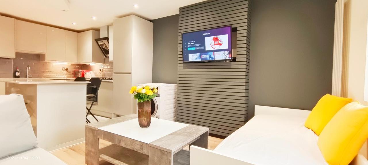 First Floor Flat 1 Northwood Apartment Лондон Екстериор снимка