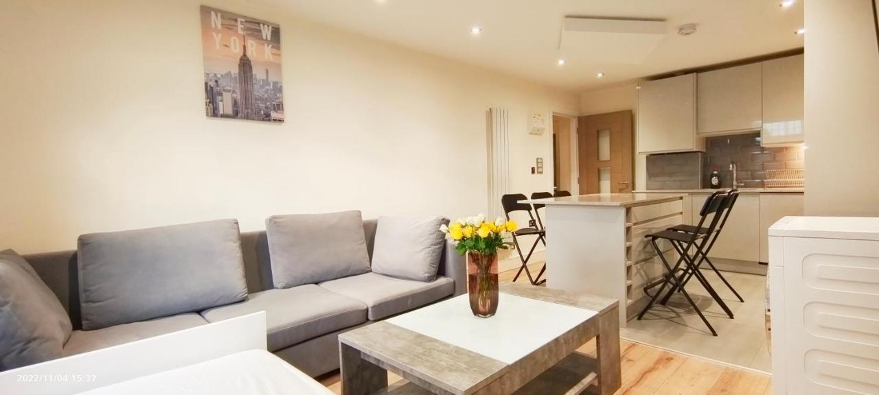 First Floor Flat 1 Northwood Apartment Лондон Екстериор снимка