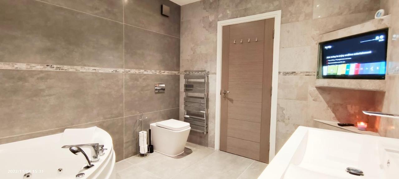 First Floor Flat 1 Northwood Apartment Лондон Екстериор снимка