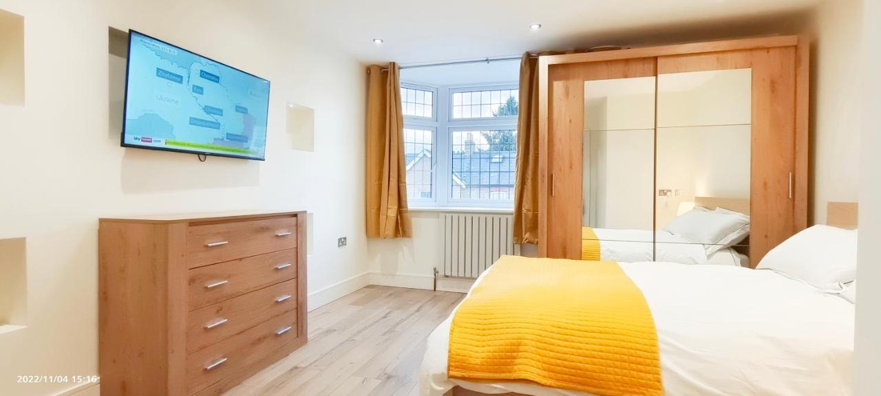 First Floor Flat 1 Northwood Apartment Лондон Екстериор снимка