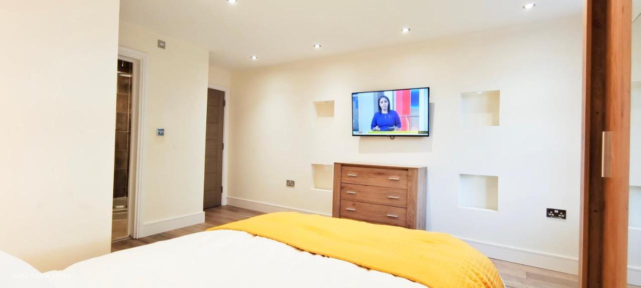 First Floor Flat 1 Northwood Apartment Лондон Екстериор снимка